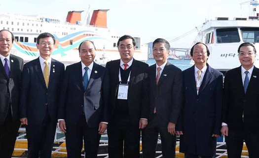 Thủ tướng Nguyễn Xuân Phúc thăm Cảng biển Busan